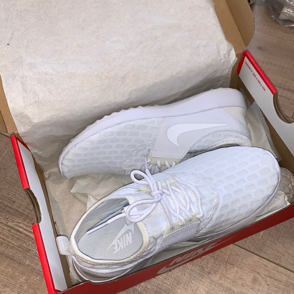 White NIKE shoes
